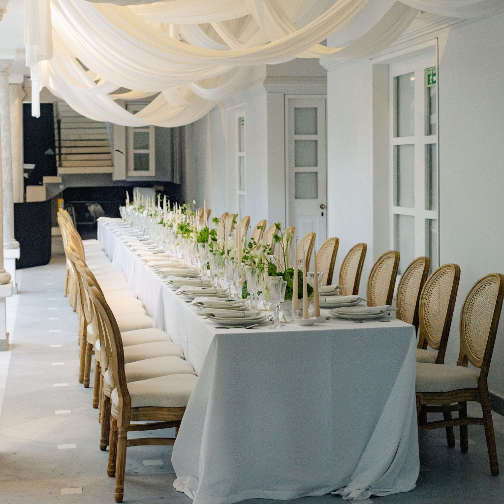 Escena editorial floral de boda