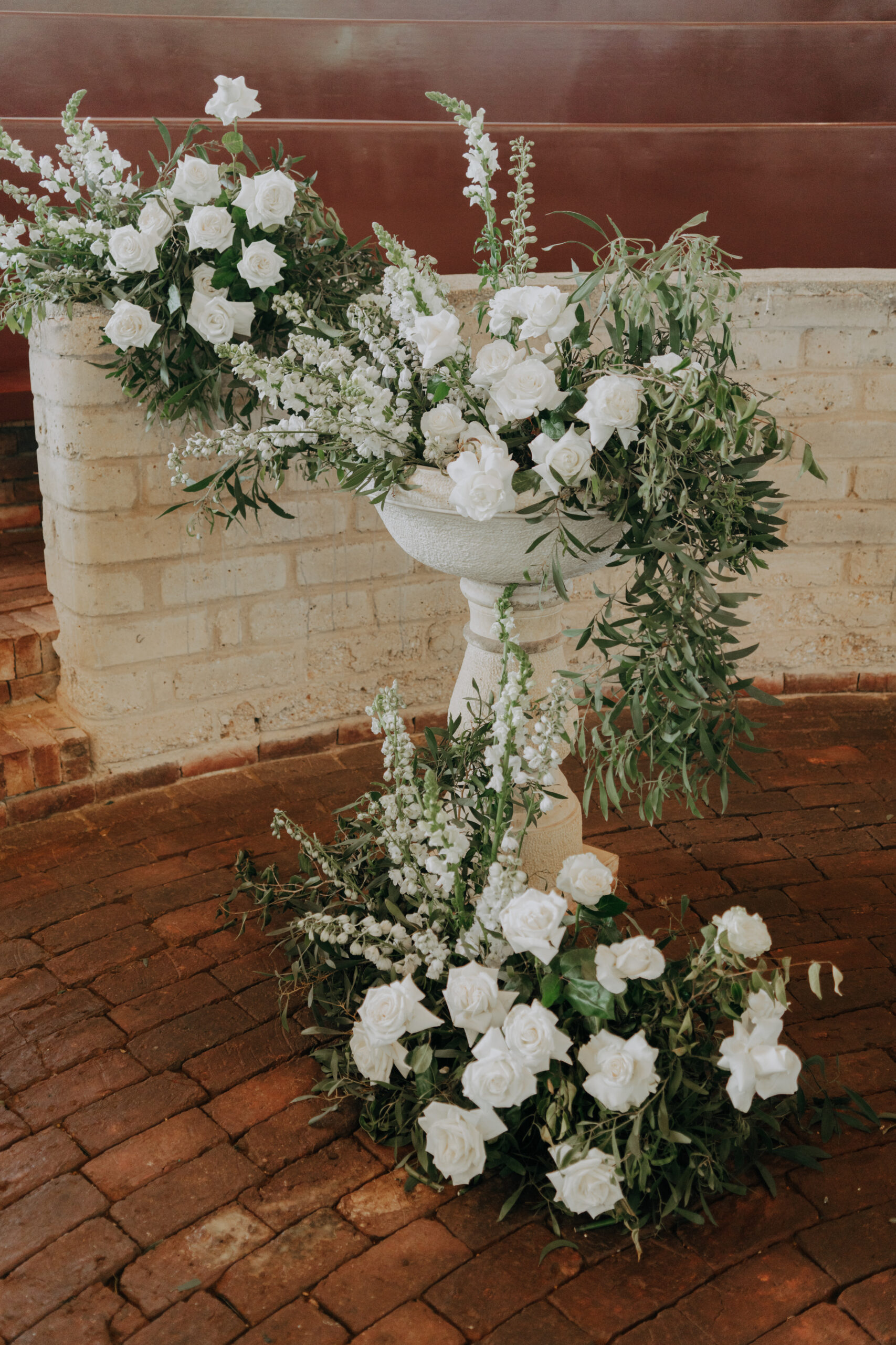 Arcos clásicos y flores detalle 1