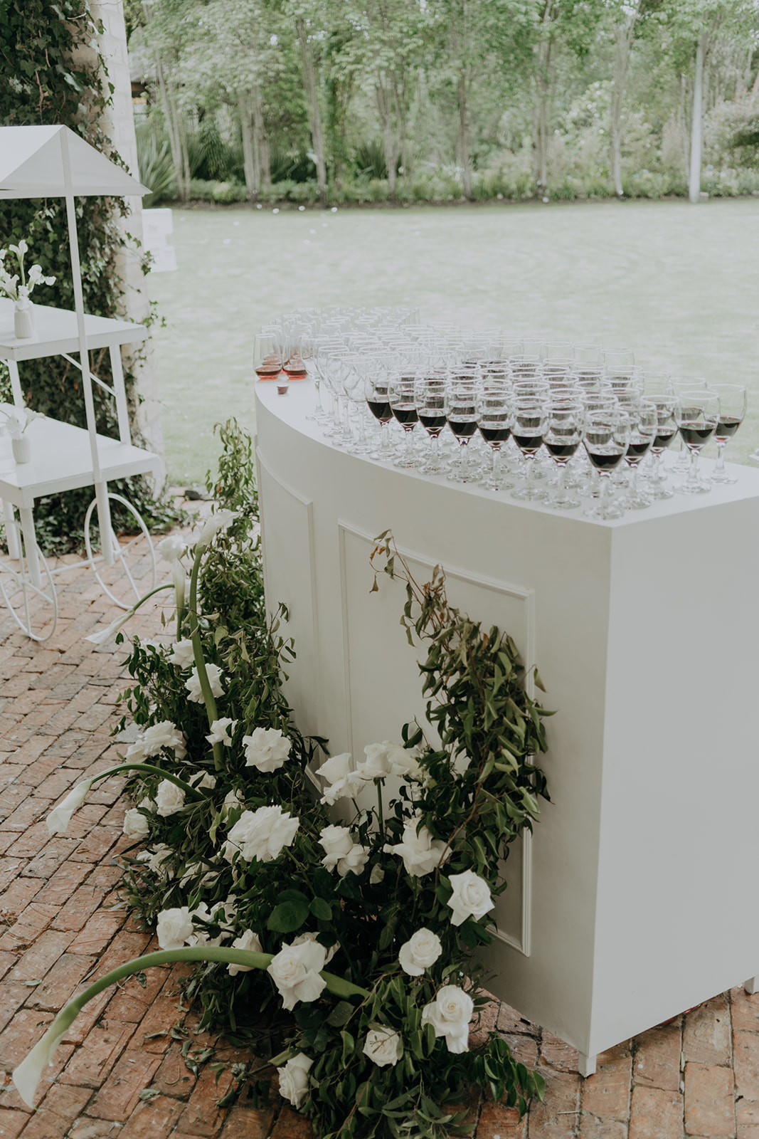 Arcos clásicos y flores detalle 5