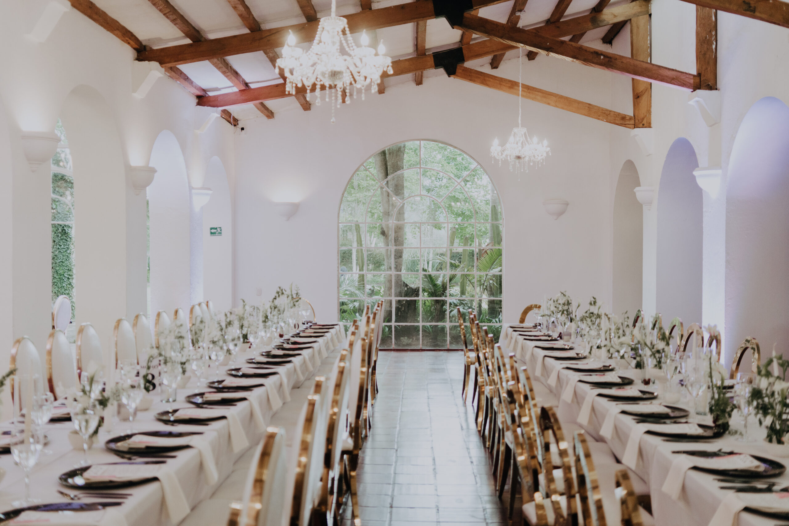 Arcos clásicos y flores detalle 8