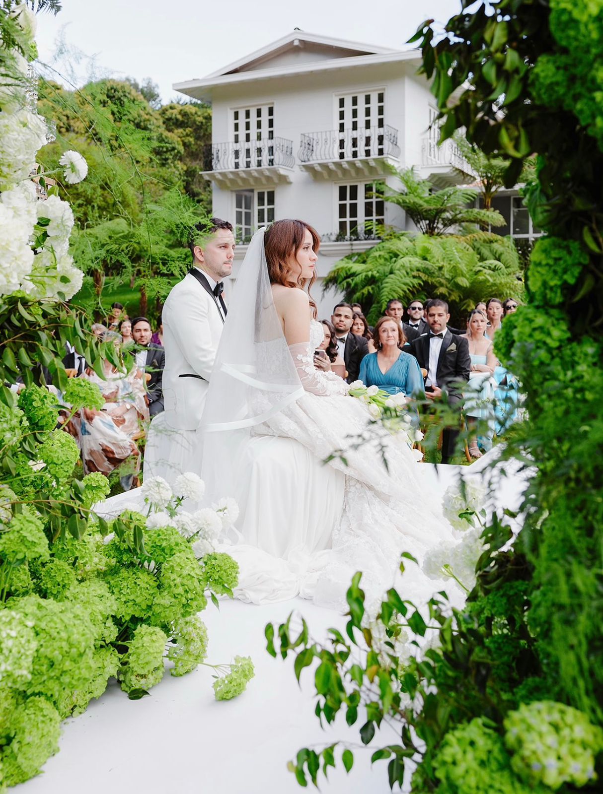 Decoración editorial para boda en Colombia